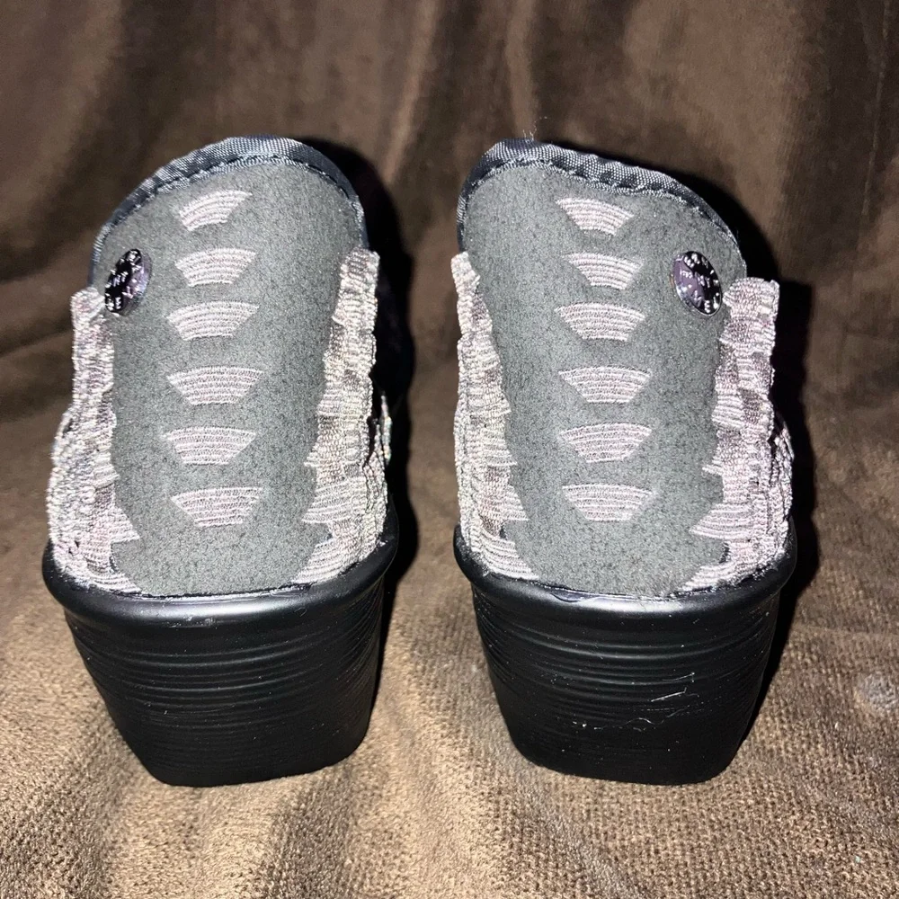 bernie mev. Women's Shimmering Gray Woven Wedges - Picture 5 of 5